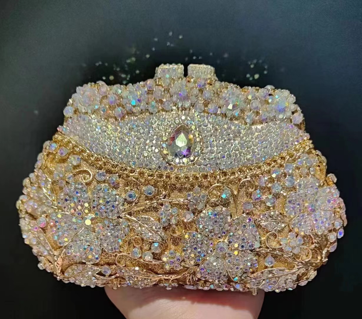 Female Formal Wear - กระเป๋าคลัทช์งานเลี้ยงกลางคืน ประดับคริสตัล ดอกไม้โลหะสีทอง สำหรับผู้หญิง กระเป๋าถืองานแต่งงาน งานพรอม