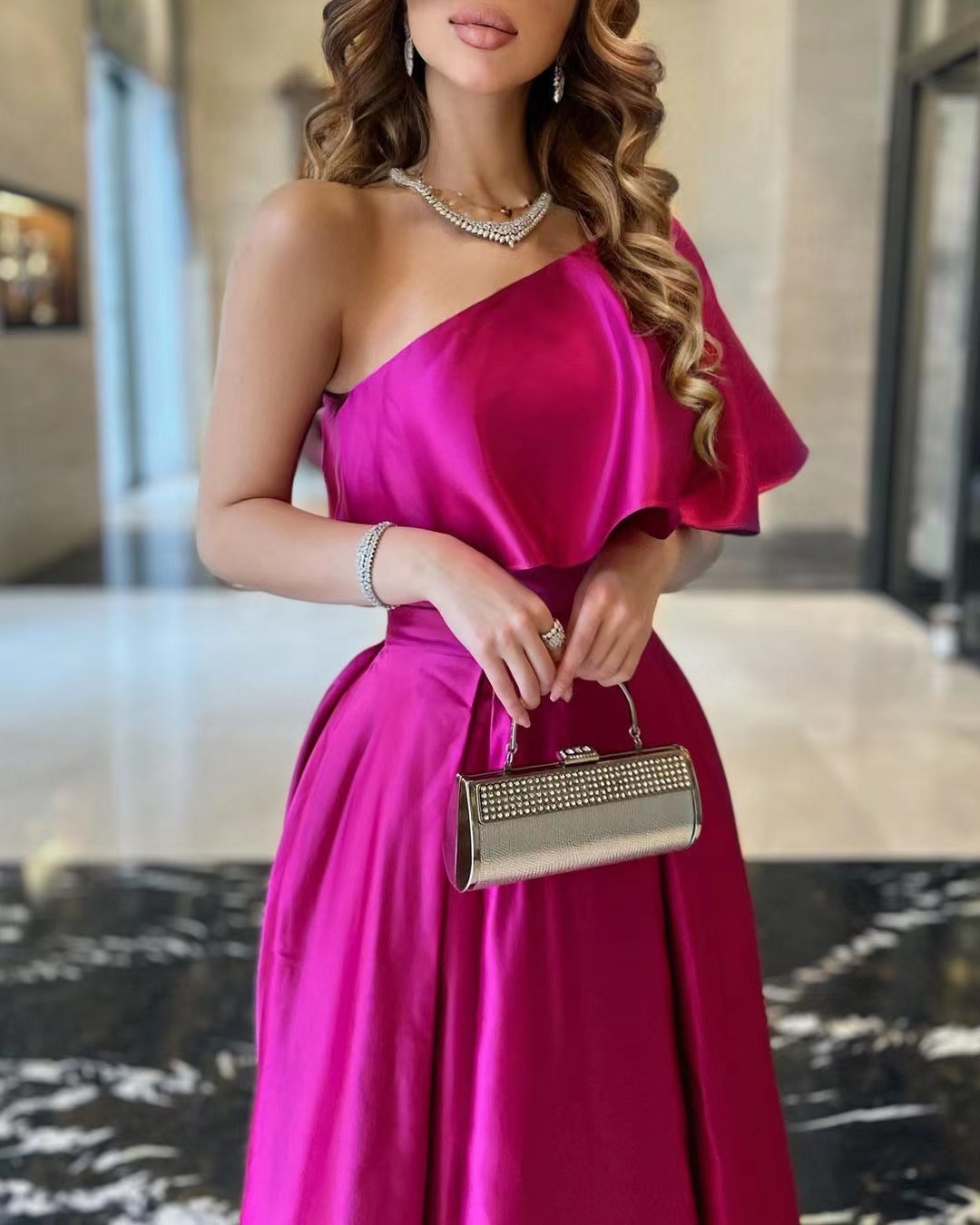 ชุดเดรสออกงานแบบทางการของซานโต - Women Formal Wear Dubai บทวิจารณ์และราคา