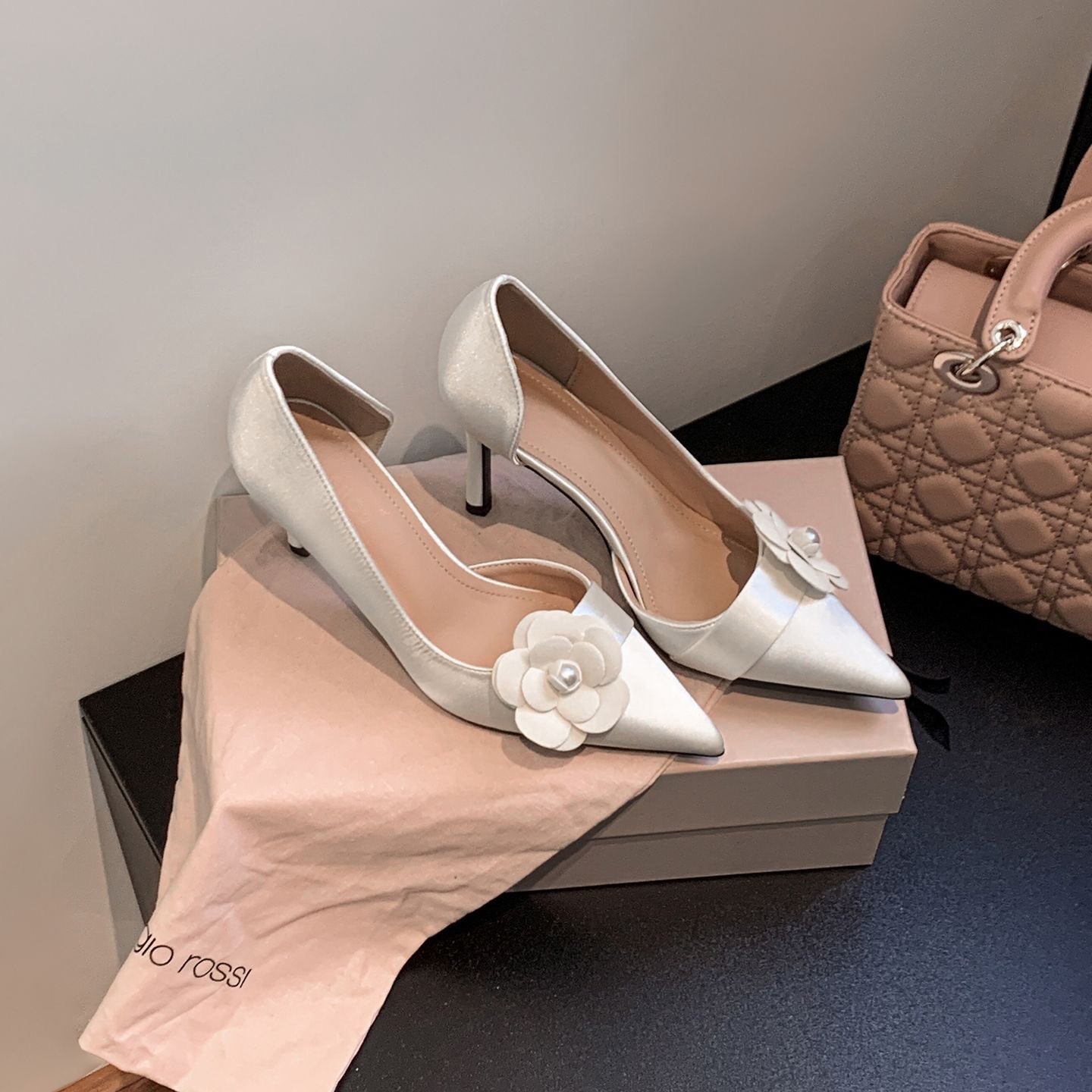 รองเท้าส้นเข็มปลายแหลมผ้าซาติน - Formal Women Daily Wear Footwear บทวิจารณ์และราคา